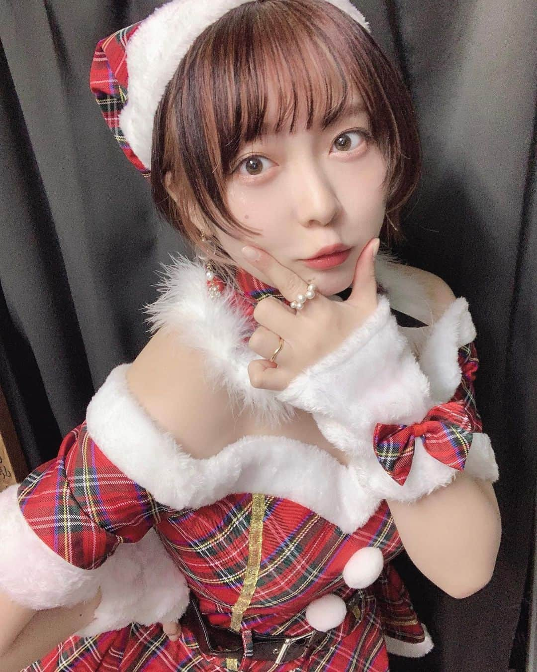 中野佑美さんのインスタグラム写真 - (中野佑美Instagram)「🎄🧣❄️  #ショートヘア  #サンタコス  #クリスマス」12月12日 14時17分 - nakan084