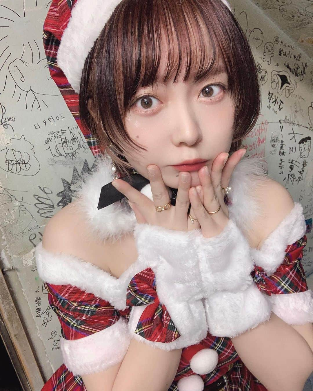 中野佑美さんのインスタグラム写真 - (中野佑美Instagram)「🎄🧣❄️  #ショートヘア  #サンタコス  #クリスマス」12月12日 14時17分 - nakan084