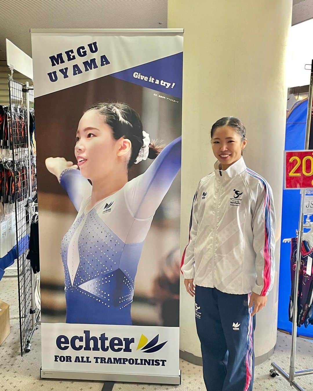 宇山芽紅のインスタグラム：「. 今大会は、echterさんのブースに 私のスタンドバナーを出して頂きました。 このようなことが初めてだったので、 恥ずかしさがありましたが、とても嬉しく、 感激しました✨ たくさんの方に写真を撮って頂けたみたいで、 嬉しく思います☺️  今大会の試合のレオタードは、 予選　2019年デザイン 社会人決勝　2021年デザイン オープン決勝　2022年デザイン を着させて頂きました🥰 グラデーションが好きすぎて、毎年グラデーションの オリジナルデザインを作って頂いています。 来年のレオタードもお楽しみに😊  #echter #レオタード」