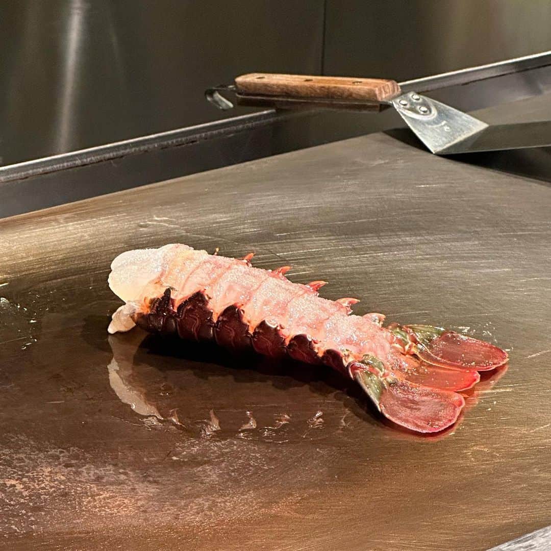 カン・ミンギョン のインスタグラム：「다비치 유랑단 자발적 포상 휴가 다녀왔습니댜 진짜로 쉬려고 카메라 내동댕이 치고 다녀왔어요 간만에 내 발이 내 발 같고 내 뇌가 내 뇌 같았어요 아 맛있었다 아 행복했다 인풋이 있어야 아웃풋이 있지비 또 놀 생각하고 또 일하자」