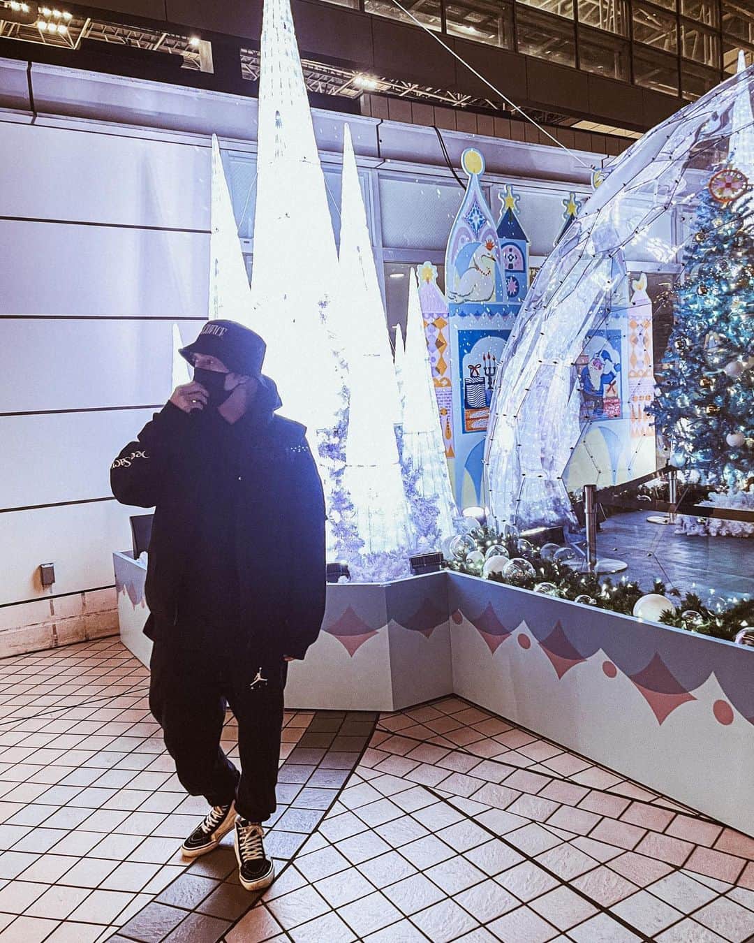 のインスタグラム：「クリスマスモード🎄 クリスマスマーケット行きたい。  @deepsacrifice  #クリスマス」