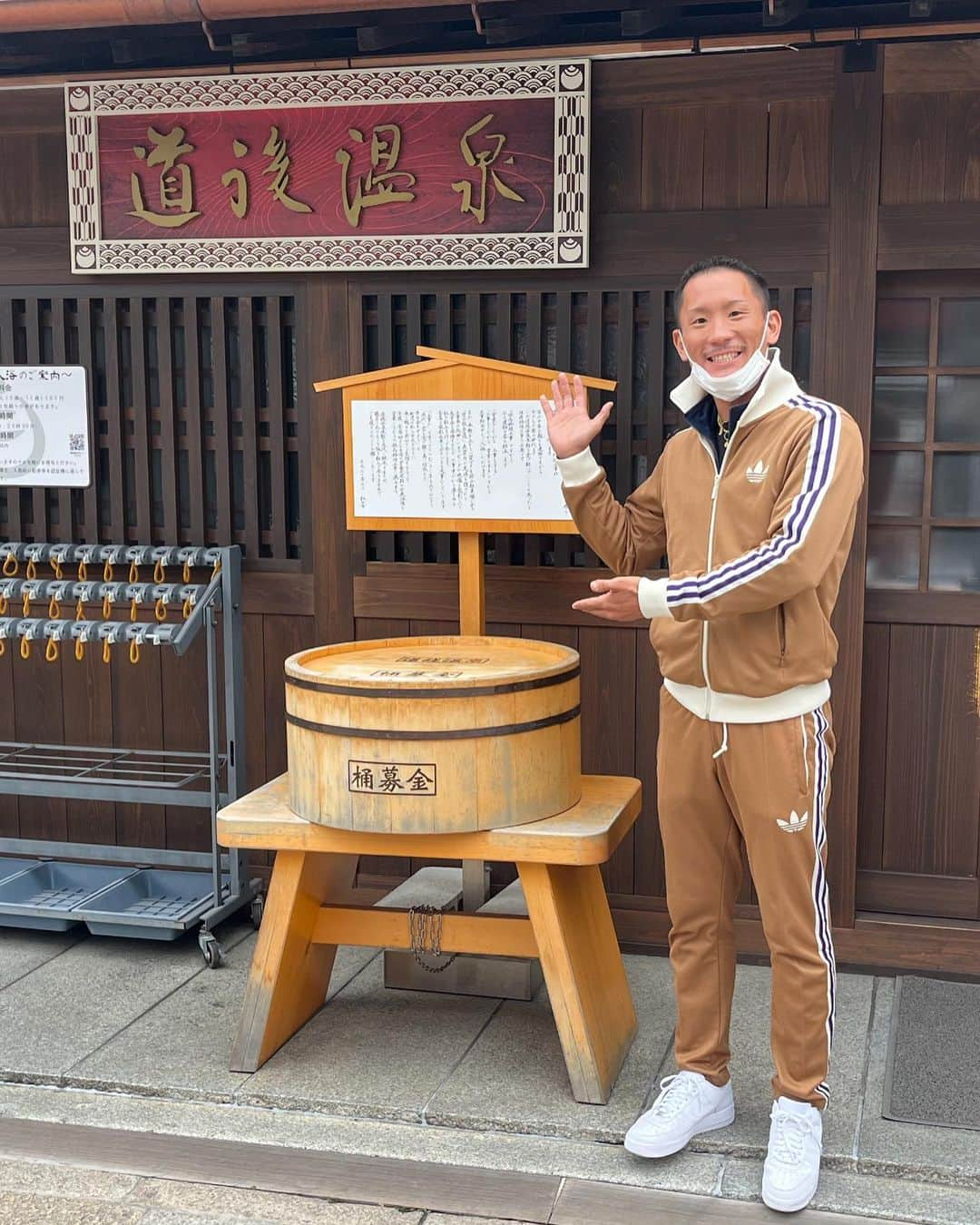 堀井翼さんのインスタグラム写真 - (堀井翼Instagram)「愛媛県松山市からスポンサーしていただいてる森岡社長とご家族にご挨拶に松山市に行ってきた  飯は最高に美味すぎるし楽しい場所も多いし女性も可愛いしまじ最高だったわ 朝起きたら余韻で夢精してた  森岡社長、ご家族の皆さん何から何まで本当にありがとうございました。  #AXIS 株式会社 #かっこいい大型車卍 #スポンサー #愛媛県松山市」12月12日 15時56分 - horituba1