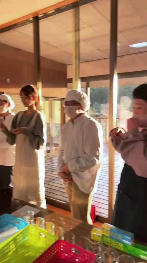 吉川ひなののインスタグラム：「新潟の就労支援施設あおぞらソラシードさんで、みんなでキャンドル作ったよ🤍  @npoaozora  @amara__official @sincere.emi」