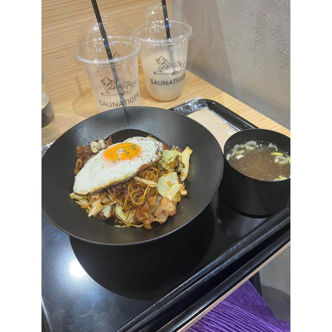 水咲優美さんのインスタグラム写真 - (水咲優美Instagram)「12/6にオープンしたばっかりのサ飯食堂に行ってきました🍙  大好きな　@_saunatiger_ のサ飯がここで食べれます🤤❤️ ここの濃厚バナナジュースが最高に好きいいいい！！！！  #サ活」12月12日 16時14分 - mizusaki_yumi