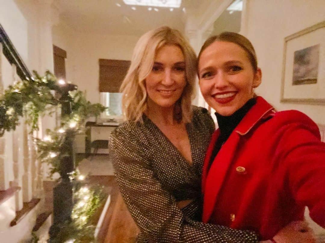 ジョアンナ・ブラッディのインスタグラム：「The best ♥️  @courtneygoettke  . . . . . . #christmas #holiday #holidays」