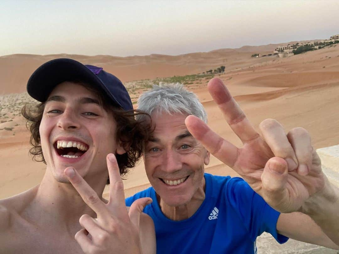 ティモシー・シャラメのインスタグラム：「DUNE 2 WRAPPED (with desert dad !!)」