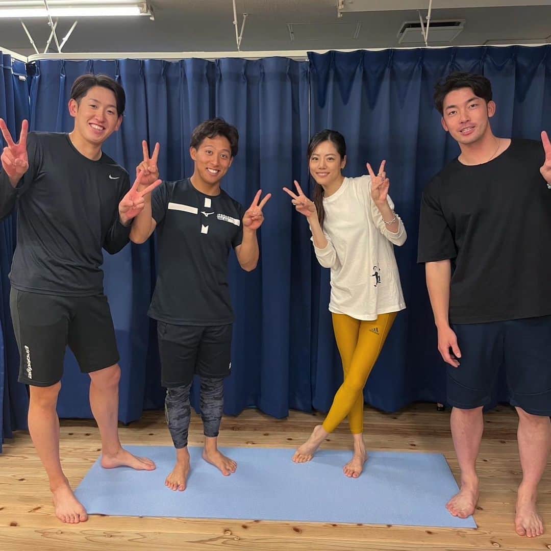 遠藤淳志さんのインスタグラム写真 - (遠藤淳志Instagram)「ヨガトレーニング🧘‍♂️  新体操選手として北京オリンピックなどで活躍された坪井保菜美さんが去年に引き続き、指導してくれました！  短い時間の中で有意義に過ごすことができとても楽しかったです！  シーズン通して怪我しない体を作っていきたいと思います💪  #ヨガ #坪井保菜美 さん」12月12日 19時07分 - e.n.d.uu_____
