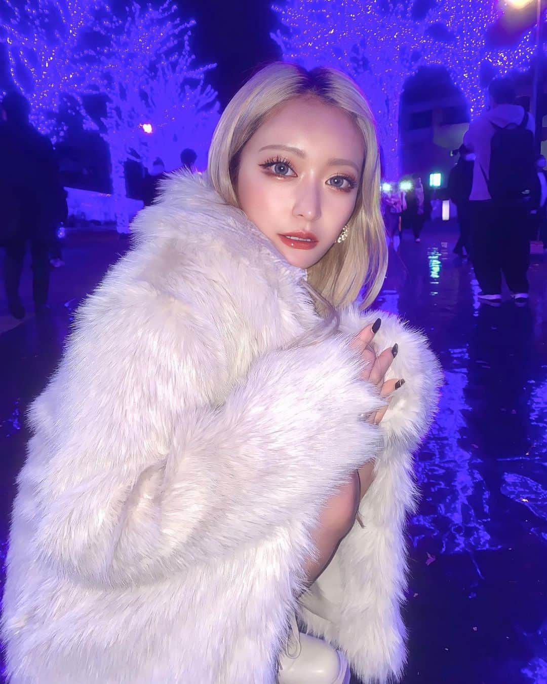 石川千裕（ちぴたん）のインスタグラム：「🫐☃️❄️ 青の洞窟してきたっっ 冬生まれだと、街中きらっきらで 誕生日お祝いされてる気分になれて この季節に生んでくれてありがとうままと 毎年思ってます🫧🫧  #셀카 #셀스타그램 #팔로우 #얼스타그램 #nuts #gal #makeup  #ootd #likeit #liketime #model #shooting  #selca #selflove #selfie #fashion」