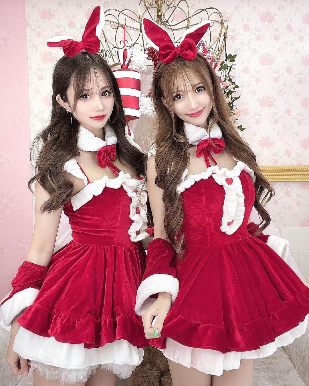 ひよこ先輩のインスタグラム：「. もーすぐクリスマス🎄🎅💕 ストーリーにも別の写真載せた😚 りり吉とお揃いで クリスマス会楽しかった😍❤️ . @dress_tika  @tika_girls  #クリスマス　#コスプレ　#うさぎ #サンタ　#cosplay #christmas」