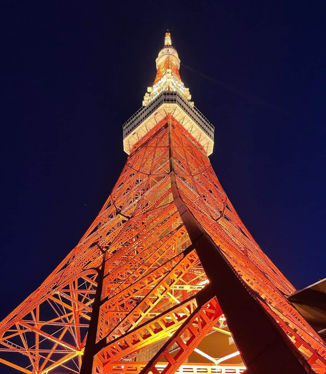 荒谷柚風さんのインスタグラム写真 - (荒谷柚風Instagram)「. Xmas market🎄 . 東京タワーって遠くから見ること多いから  ずっと東京住んでるのに近く行くとテンション上がる🫶🏻 . 日比谷公園のやつも行きたいな〜」12月12日 20時05分 - yuzzz1111