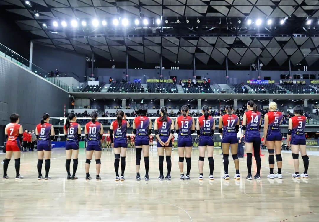 長内美和子のインスタグラム：「.  👑天皇杯･皇后杯🏐ベスト8 沢山の応援ありがとうございました🙇🏻‍♀ 悔しさが残る結果になりましたが、 チームとしてより一丸となって戦えたこと いい所も沢山あった試合ができたと思います。 これで年内の試合は終了し、年明けから またリーグ戦が再開します！ この年末の過ごし方が大事になってくるので より精度高く、より強い個人、強いチーム になる為に1日1日を大切に頑張ります🔥 . 年明けのリーグ戦はひたちなかの ホームゲームからスタートします🌟 会場でお待ちしてます🙇🏻‍♀ 引き続き、応援よろしくお願いします🐰❤💜 . #天皇杯皇后杯バレーボール  #日立Astemoリヴァーレ  #PLUSULTRA  #gowinrivale  #Vリーグ」
