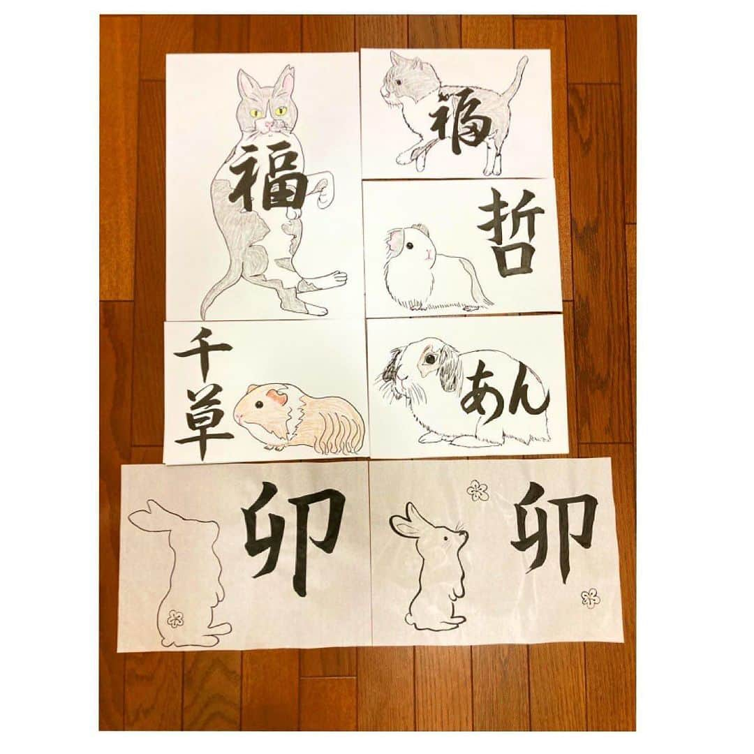 藤谷香々のインスタグラム：「依頼をいただいたので書き描き..  完璧に書くって ほんとに難しくて悔しい😭  幼稚園からお世話になってる 先生のようにどんな字もさらっと 書けるくらい書かないとな〜  #書道 #習字 #字 #動物 #卯年 #毛筆 #筆」