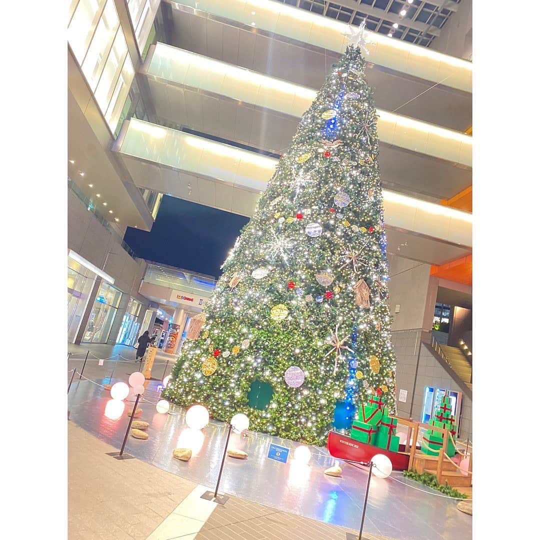 皆川夏穂のインスタグラム：「⁡ Christmas season🎄🎁  #christmas  #winter #sister」