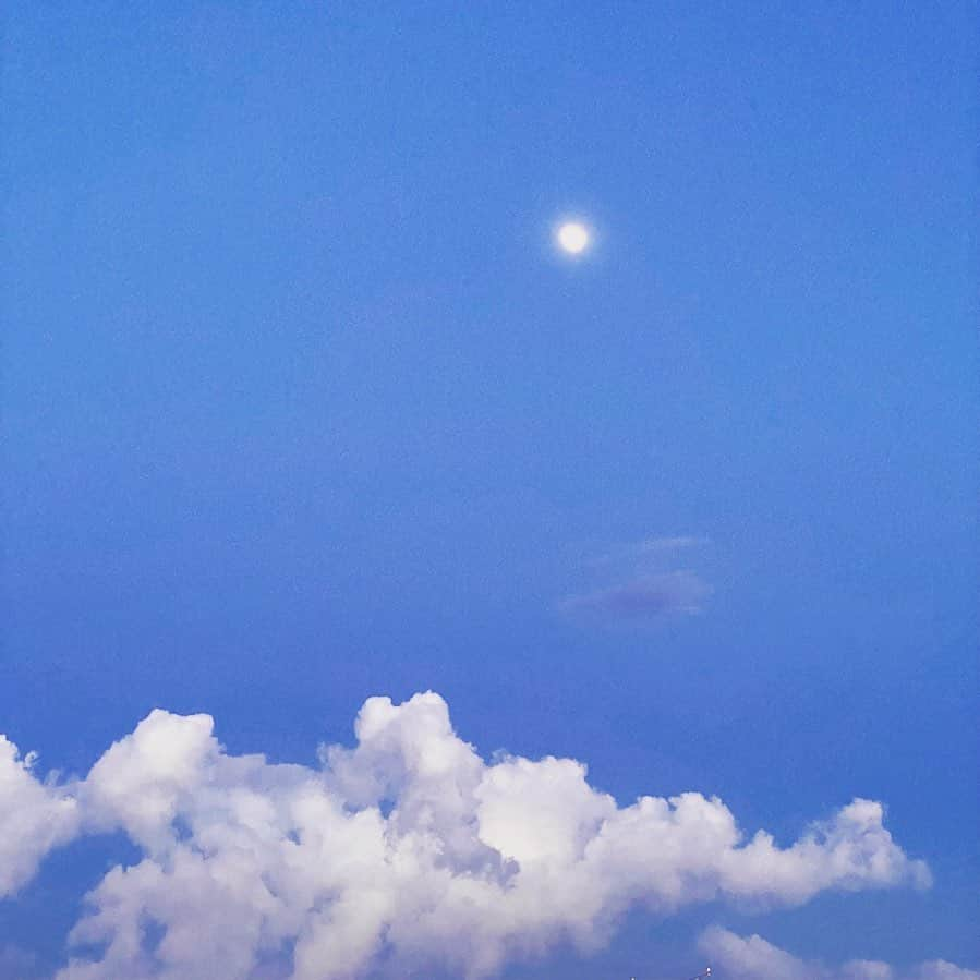 本田真凜のインスタグラム：「🌙☁️🟦」