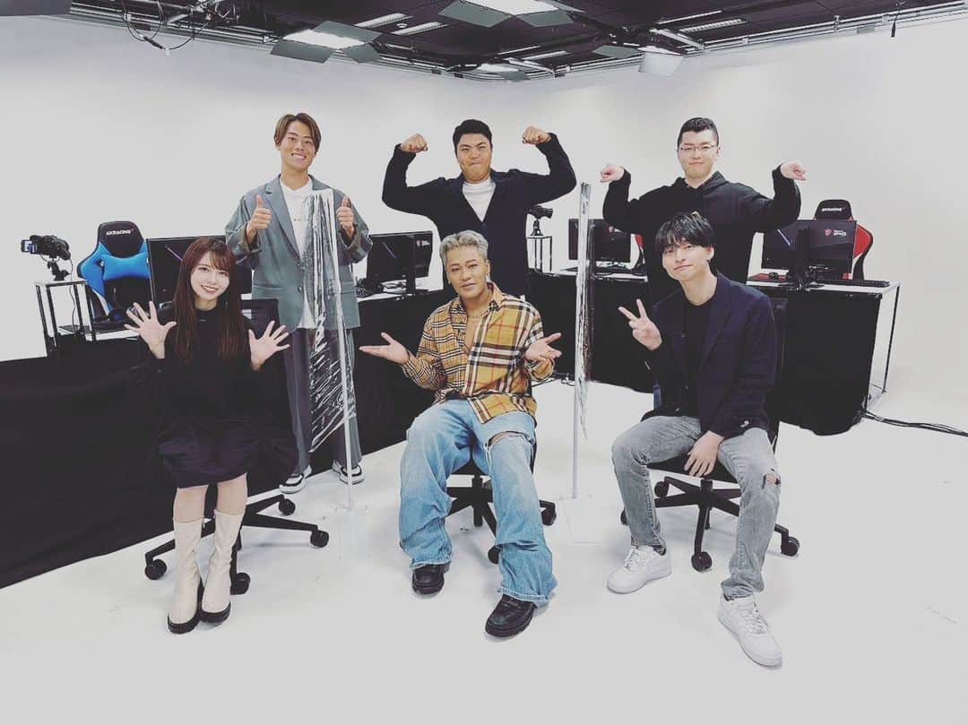 渡辺凌磨さんのインスタグラム写真 - (渡辺凌磨Instagram)「e-elements GAMING HOUSE SQUAD!! 収録楽しかった〜  この後TOKYO MX で放送するから見てねー  #apex」12月12日 22時53分 - w_ryoma