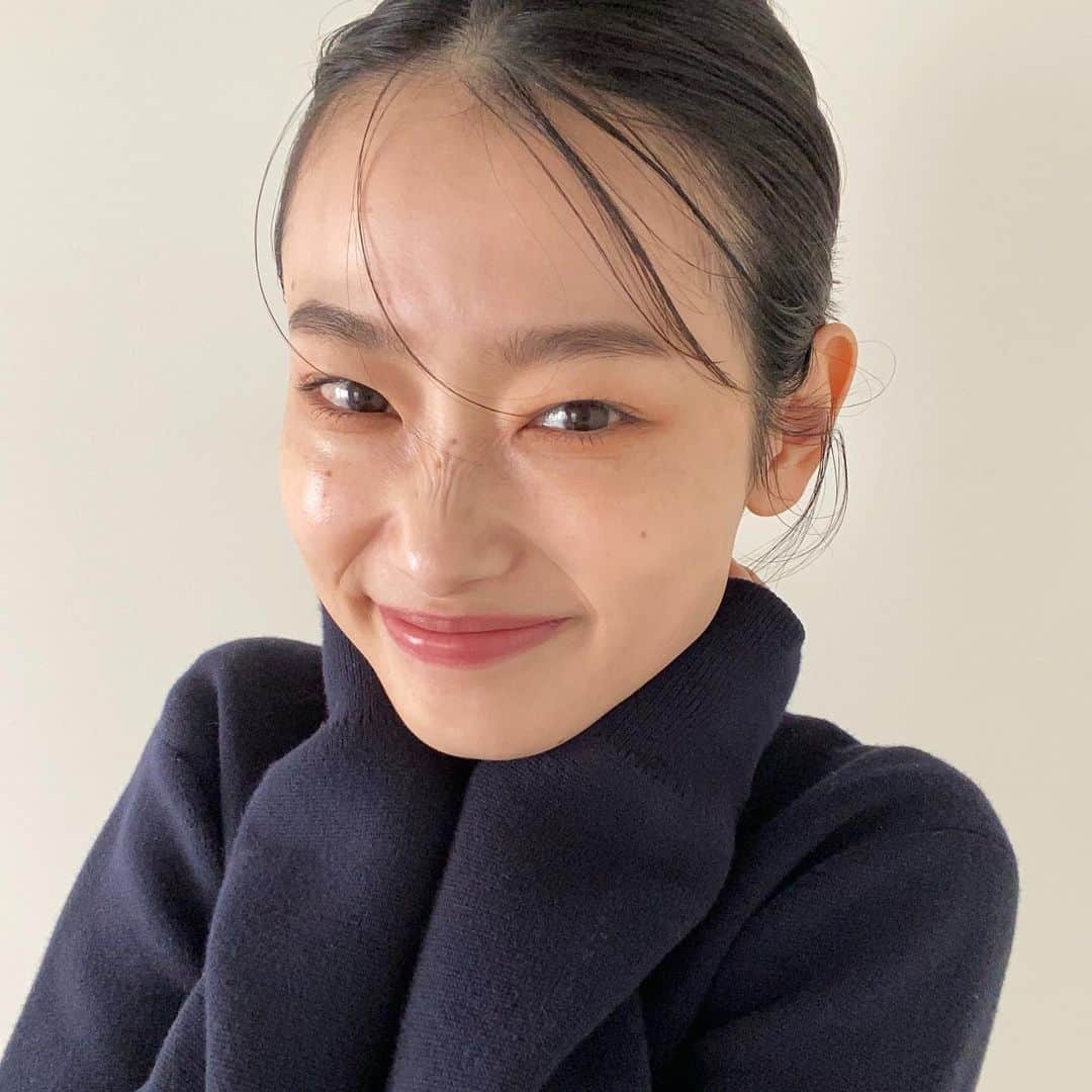 のインスタグラム：「シワシワ女🥹🥹🥹 急に寒くなったから風邪引かないようにね⛄️🥹🫰🏻」