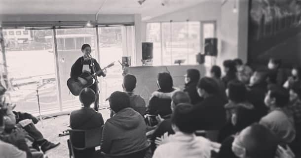 見田村千晴さんのインスタグラム写真 - (見田村千晴Instagram)「昨日は岐阜で、見田村千晴Solo Set Live「再開、再会」でした！ ここ1週間くらいはずっと、どこかピリピリしていた。久しぶりのワンマン、地元岐阜、弾き語り。  前売りチケット完売ありがとう。再会しにきてくれてありがとう。おかえり、って言ってくれてありがとう。 ライブの高揚感、浮遊感、焦燥感、全部思い出した。  貪欲に生きたい！  #見田村千晴  #再開再会 #岐阜 #gifu」12月12日 23時05分 - chiharu_mtmr