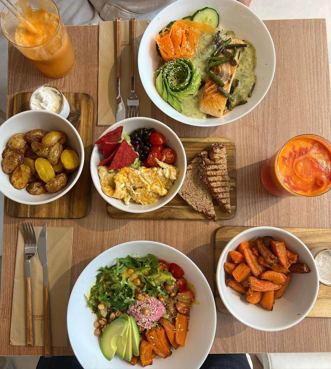モリッツ・ライトナーさんのインスタグラム写真 - (モリッツ・ライトナーInstagram)「That’s how you get happy 🤩😋 #healthyfood #yummy #munich #soulfood #bowl #breakfast #acai #lunch #tasty #selfcare #vitamins #wholefoods #vegan #plantbased #lyfe #viktualienmarkt @lyfe_de」12月13日 0時32分 - moleitner5