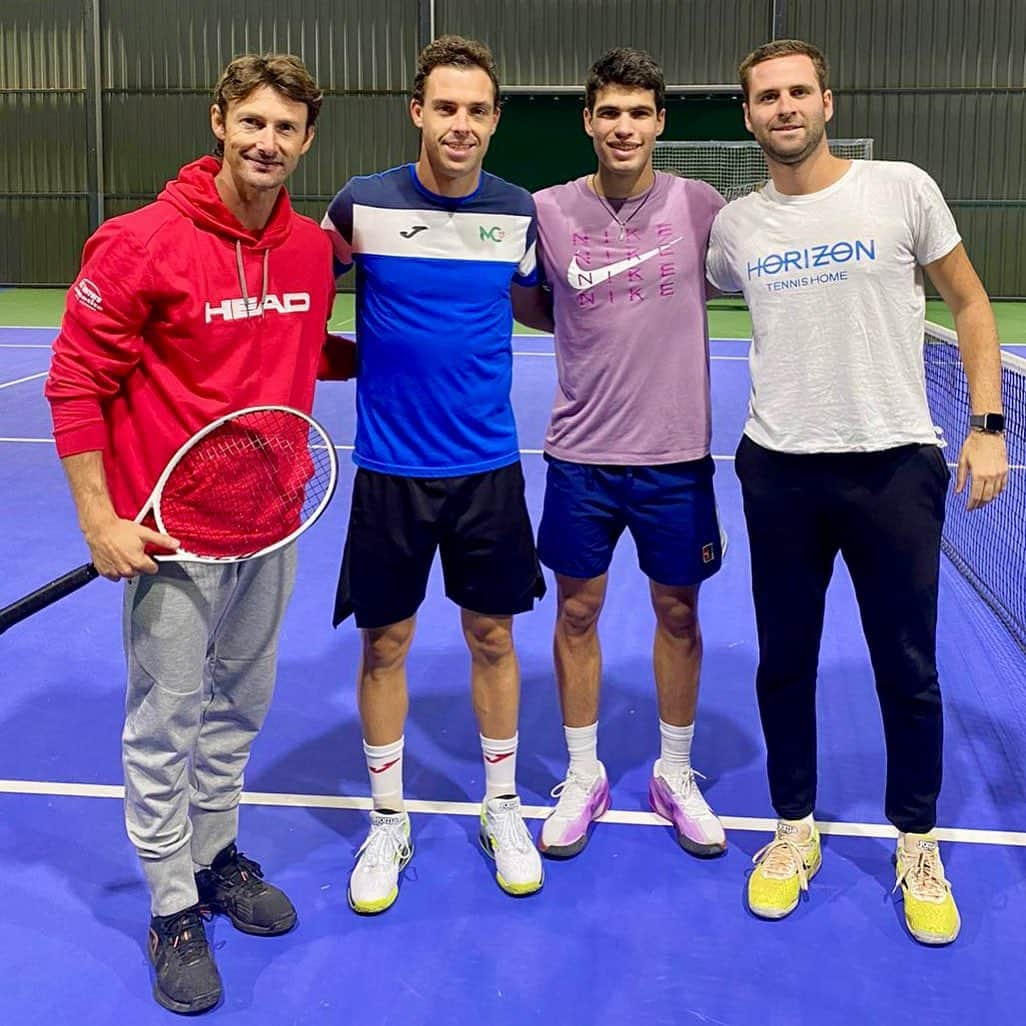 マルコ・チェッキナートさんのインスタグラム写真 - (マルコ・チェッキナートInstagram)「Training With The Best.  @carlitosalcarazz  #tennis」12月13日 1時02分 - ceck1