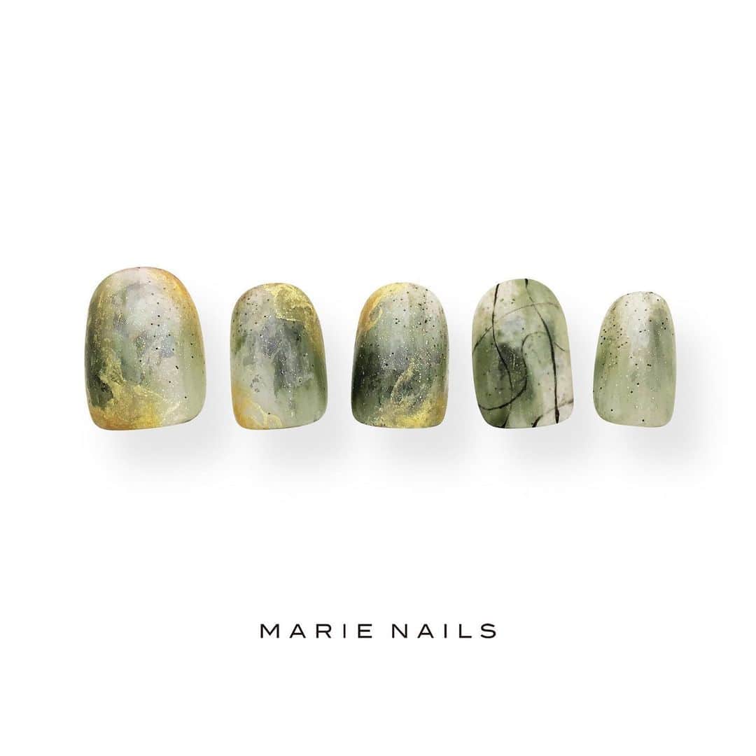 marienails_jpnのインスタグラム：「#nailartist #nailstagram #nailswag #nailist #marienails #nail #nails #naildesign #nailart #fashion #trend #gelnails #ユニコーンマグネット #パティーネイル #グラデネイル #マリーネイルズ #ネイルデザイン #冬ネイル #ジェルネイル #ファッション #ネイルサロン #ネイリスト #お洒落さんと繋がりたい #オフィスネイル #ネイルアート #おしゃれ #冬コーデ #オーロラネイル #シンプルネイル #ファッショニスタ」