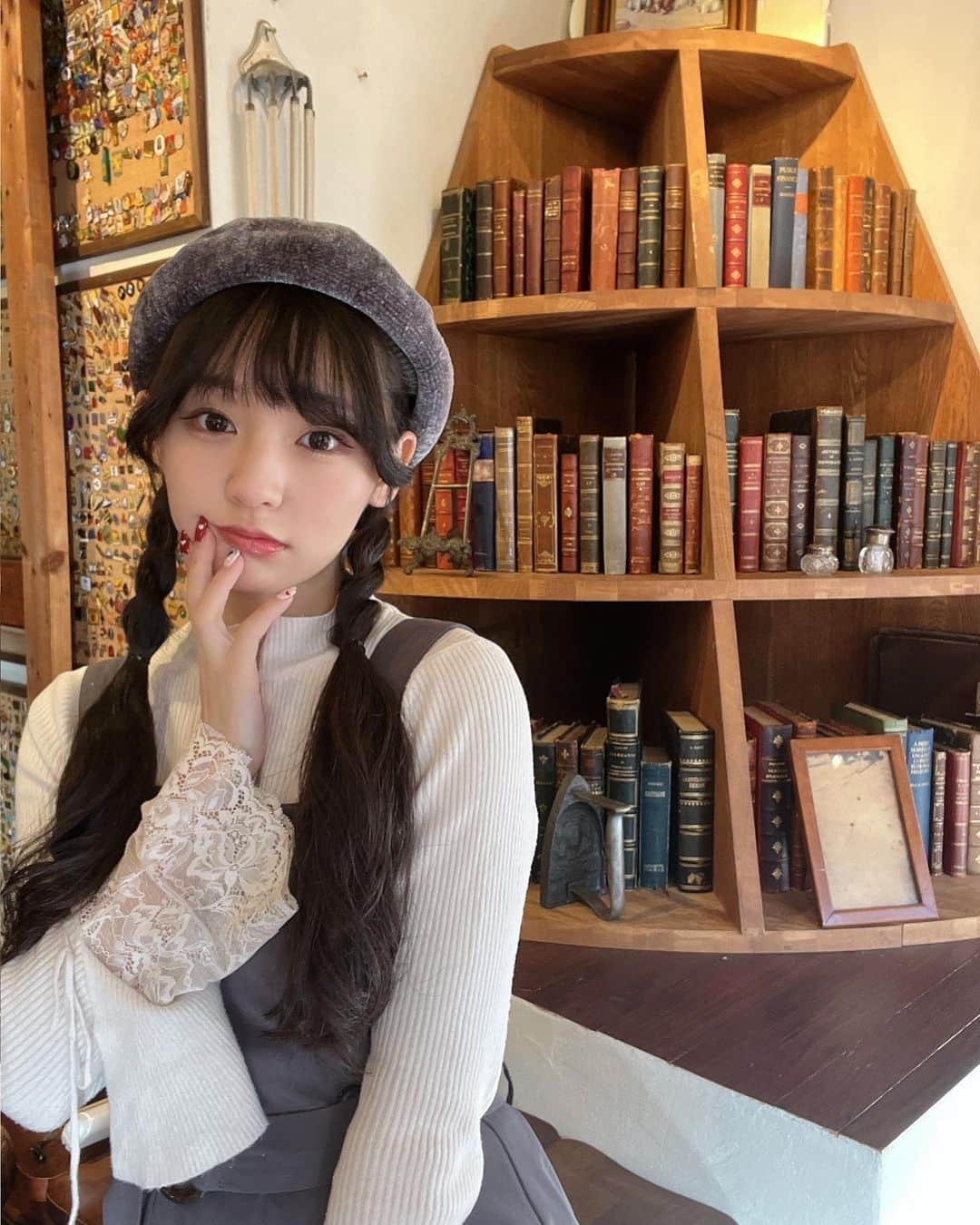 尾野寺みさのインスタグラム：「文学少女」