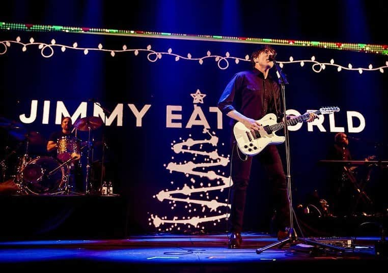 Jimmy Eat Worldのインスタグラム：「Thank you for having us @kroq @almostacoustic!! 🎄🤘 #kroqxmas   Photos by @skylerbarberio」