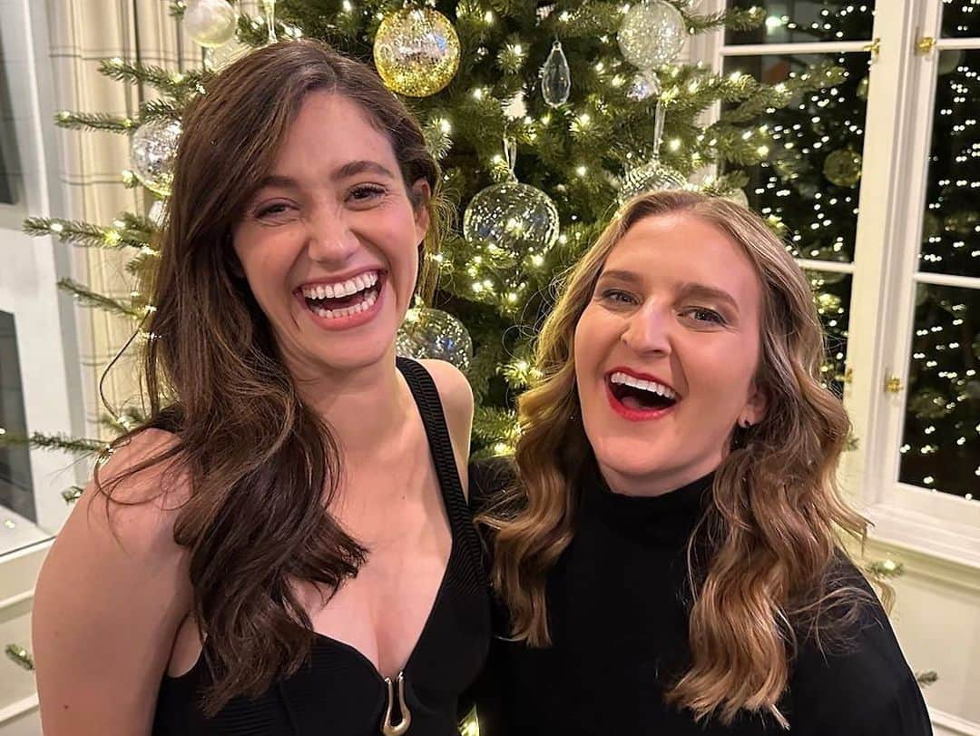 エミー・ロッサムのインスタグラム：「🎄 white elephant party 🎄」