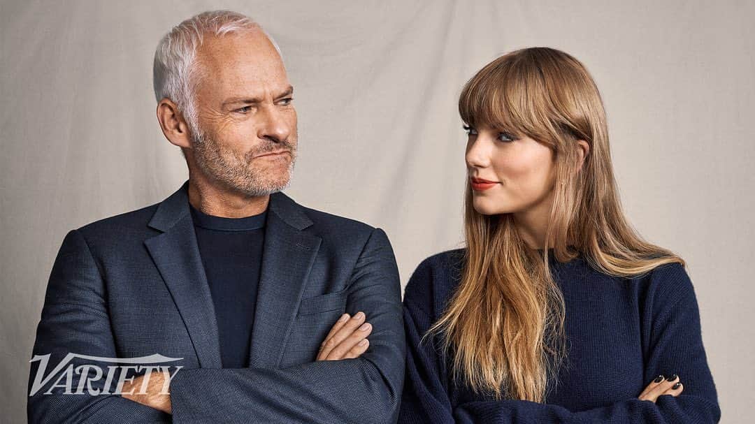 テイラー・スウィフトのインスタグラム：「Had the honor of speaking to Martin McDonagh about his brilliant film The Banshees of Inisherin. This is one you HAVE to go see in theaters, so full of heart and wit and darkness and humor. Check out showtimes and go support this incredible film 🎥 ♥️ @variety @banshees_movie @mschwartzphoto」