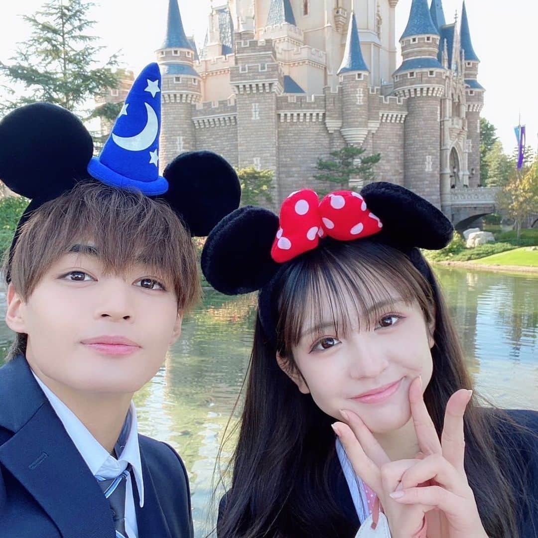 瀬戸郁成のインスタグラム：「. 人生初の彼女とのディズニーデート最高でした🏰🏰🏰   #いくあす  #ディズニー  #ディズニーランド  #ディズニーデート  #制服ディズニー」