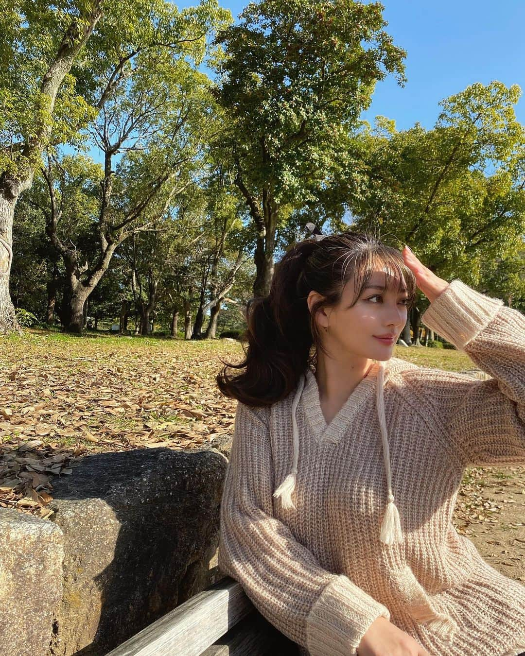 森本あやかさんのインスタグラム写真 - (森本あやかInstagram)「公園気持ち良かったなぁ☀️  お気に入りのニットワンピでお出かけ🤍 丈短めだからチュニックでも◎ @tothesea_hawaii   #tothesea #totheseahawaii #resortnista #あやまろコーデ」12月13日 20時37分 - ayachi0120