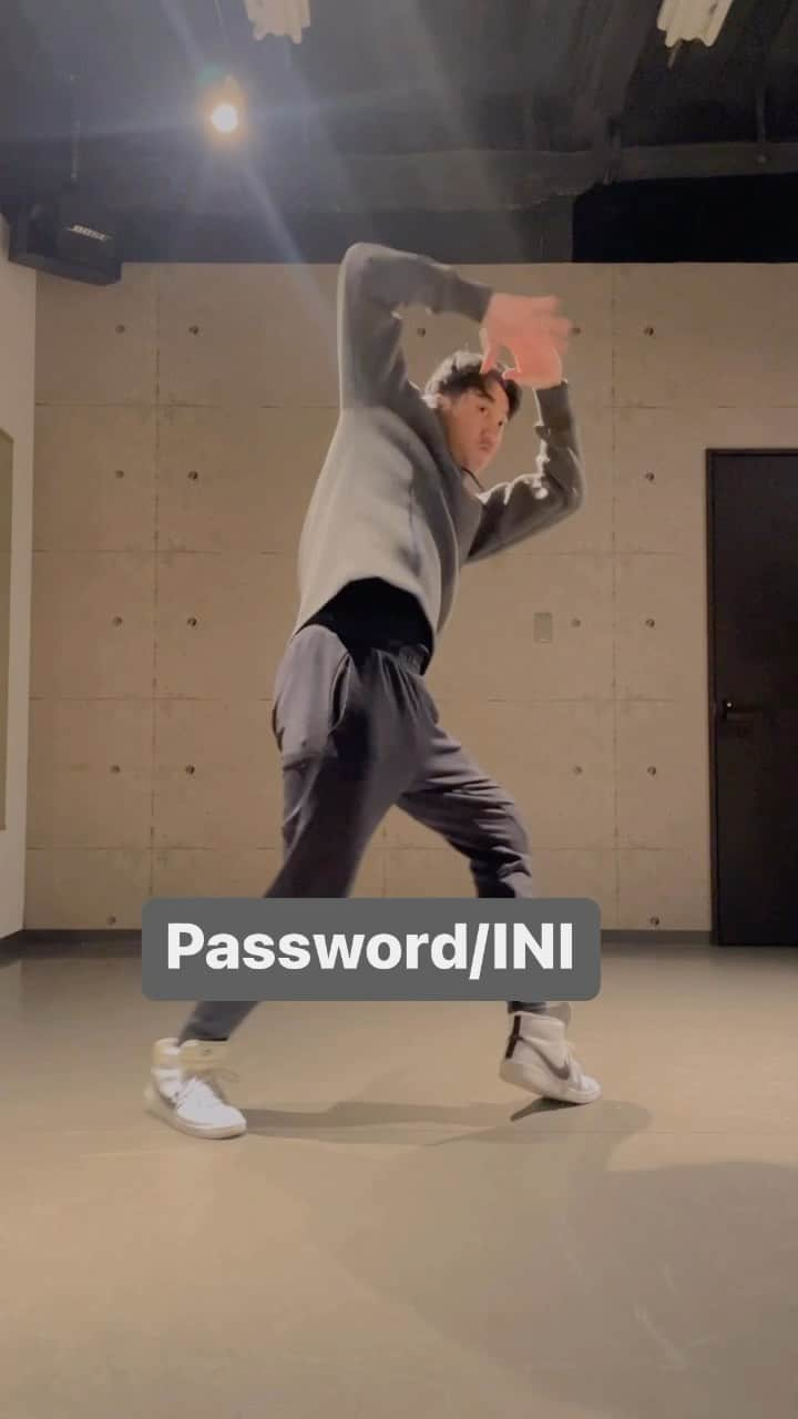 福本義久のインスタグラム：「【Password/INI ダンスカバー】  #INI #Password #Awakening #覚醒前夜祭 #SPECTRA #dance #dancecover #INIdancecover #kpopdancecover #髙塚大夢 くん #いっとこ #出演 #INI好きな人と繋がりたい #UHB #アナウンサー #福本義久 #MINI  ダンスの先生→ @kaorimuraoka0710  ありがとうございます🙇‍♂️」