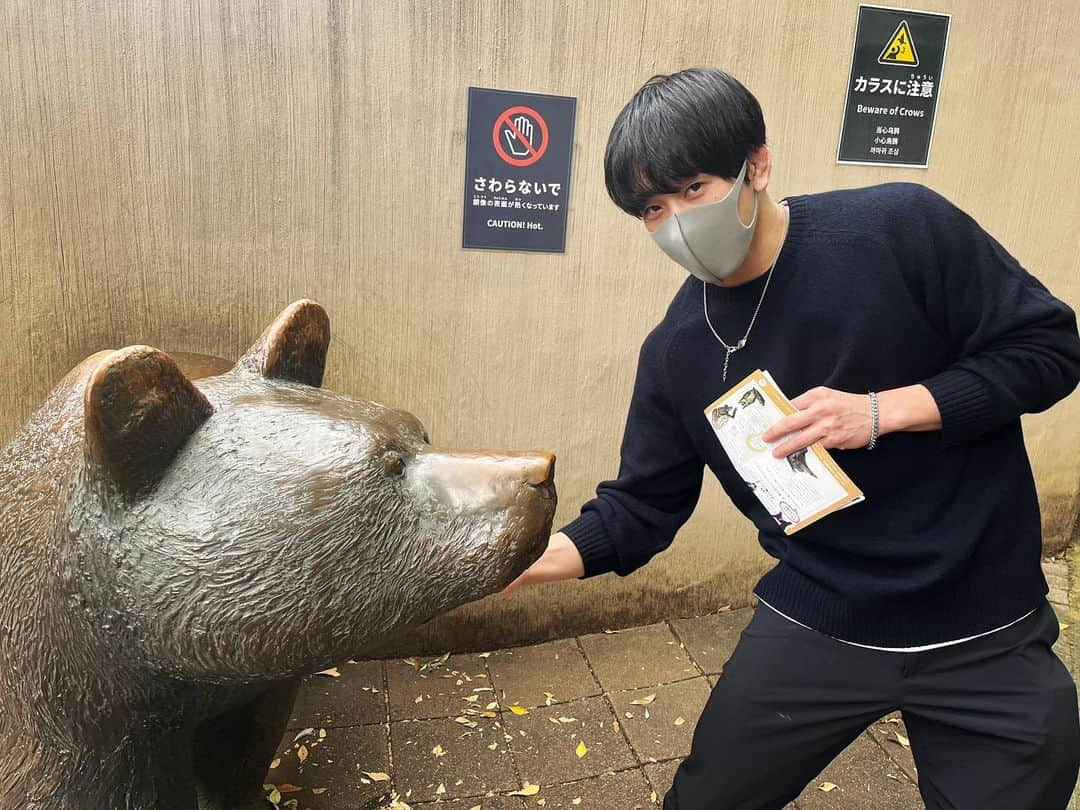 乙黒拓斗さんのインスタグラム写真 - (乙黒拓斗Instagram)「12月13日で 24歳になることができました⭐️  メッセージありがとうございました😉  良い１年にできるように精一杯、全力でやっていきます！ 応援よろしくお願いします＾＾  これからも関わる全ての人が幸せであるように🙏  とりあえず熊に1発パンチ入れときました🤛  Thank you for all the messages 😉 Happy to read message👍 Please support us forever. I hope those who support me will be happy 🙏」12月13日 20時59分 - 01096taku