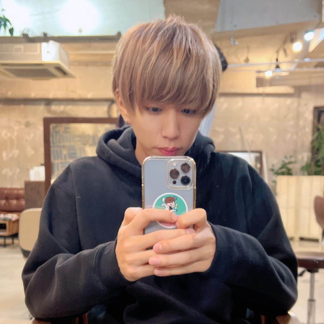 はじめしゃちょーのインスタグラム：「髪の毛切ったぜ！！！！けっこう切りました！ afterとbefore🤳」