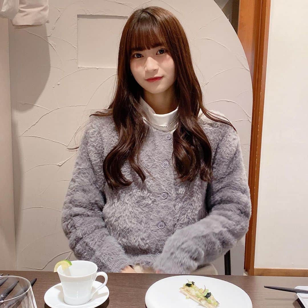 杉山緋那のインスタグラム：「今日、誕生日を迎えて20歳になりました✨️  10代の頃は20歳は大人というイメージがありましたが、いざ迎えると大して変わらないものですね笑  10代の頃から応援してくださっている方、最近見つけて応援してくださっている方、いつも応援してくださりありがとうございます·͜·  ︎︎ᕷ とても感謝しております🫶 コメントやdmで頂くメッセージもとても嬉しいです🎶  また新たな自分をお見せすることができるように努力しますので、 引き続き、20代の緋那もよろしくお願いします！🥂」