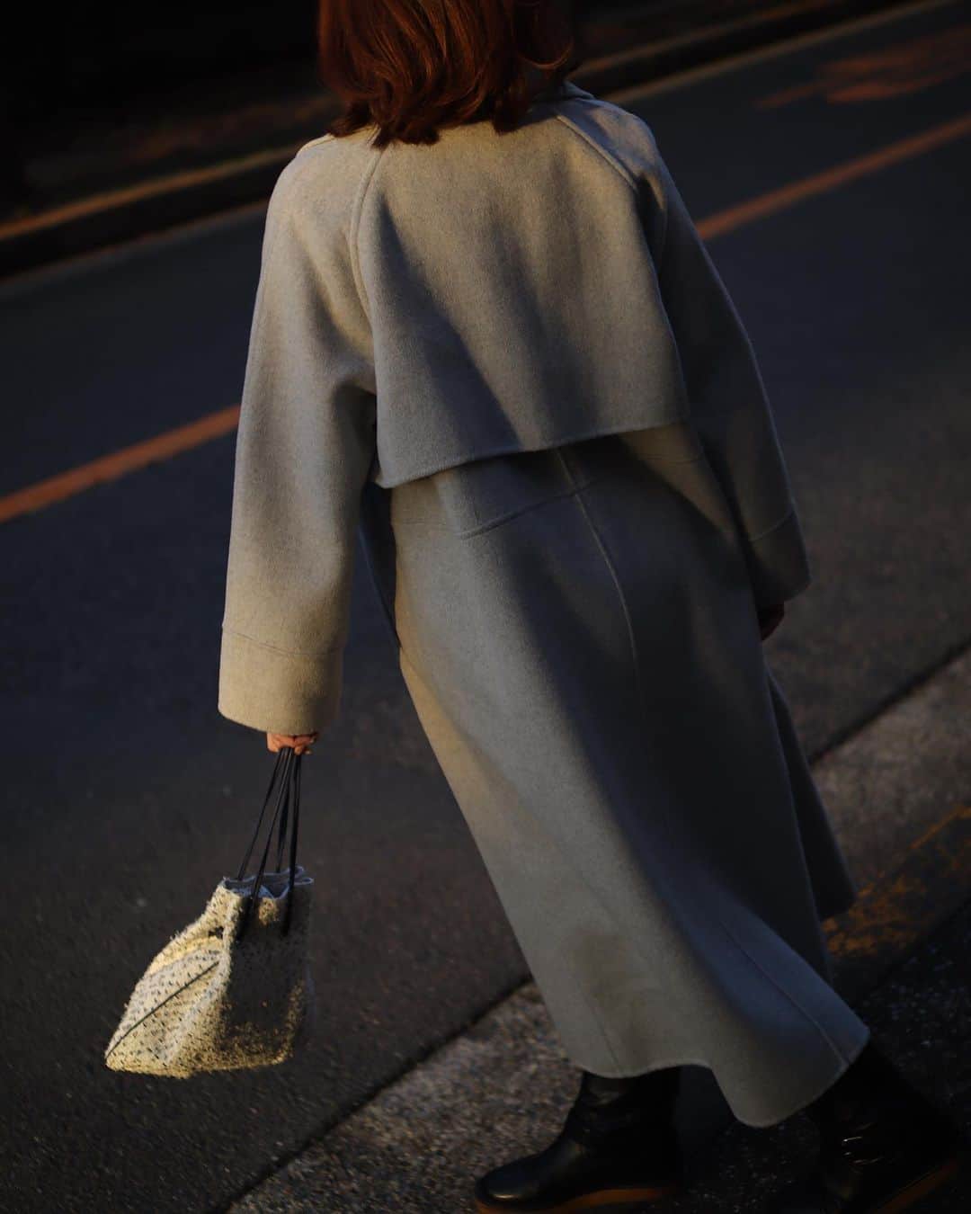 Maiko Shibataさんのインスタグラム写真 - (Maiko ShibataInstagram)「今年のコート @anplegant   薄手ですごく軽いのに 背中にインナーダウンが入ってて ぽっかぽか  近頃重いコートが疲れる 年々寒いのに耐えられない からめちゃお気に入り 後ろ姿が特に可愛い🤍  @yukie__tanaka が素敵に撮ってくれた📷😆  #アンプレガント#anplegant#ロングコート#charmantsac」12月13日 21時24分 - maikoshilog