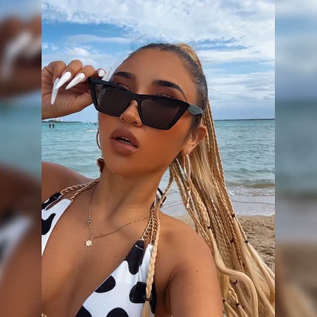 超！あかりんのインスタグラム：「🖤🖤🖤🖤🖤  TCB式小顔美肌再生の施術を受けてから 2週間経ったから経過観察へ🫶🏽  2週間もすると もう触らないと分かんないレベルで ひきつれも腫れもおちついた✨  たまに鏡、2度見しちゃうくらいには 変化に満足してるー💓  クリニックは東京中央美容外科川越院 @tcb_kawagoe で  担当の先生は比嘉先生💓 @tcb_higa   １ヶ月の経過観察も楽しみ〜❄️💖  #美容外科ならtcb東京中央美容外科  #東京中央美容外科  #美容外科  #tcb  #東京中央美容外科川越院  #川越  #美容クリニック  #美容医療  #美容  #pr  #整形  #美容整形  #リフトアップならtcb東京中央美容外科  #tcb式小顔美肌再生  #tcb小顔リフト  #小顔美肌再生  #糸リフト  #リフトアップ  #小顔整形  #小顔  #美肌 #pr」