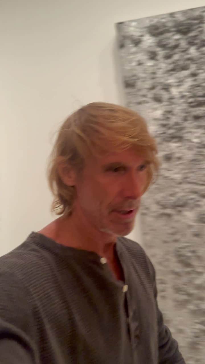 マイケル・ベイのインスタグラム：「Famous Actor sends every XMAS.  Wait for it. Sad update coming…..」