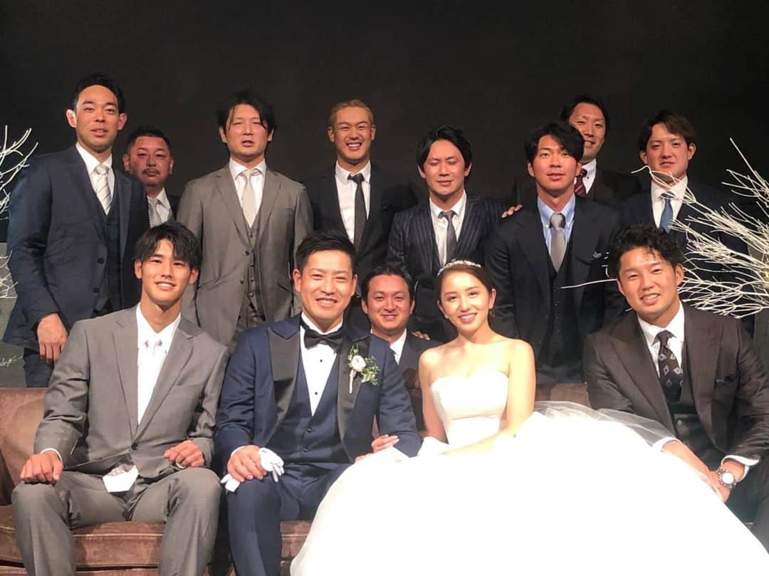 佐野泰雄のインスタグラム：「偉大な大学のライオンズの先輩である牧田さんの結婚式に招待頂きました！ ずっと可愛いがって頂いて本当に感謝しています！ 温かくとても素晴らしい式でした☺️ まきさんおめでとうございます🎉  #牧田さん #山崎さん #涌井さん #十亀さん #松下さん #増田さん #秋山さん #森原さん #光成 #與座 #石田 #佐野 #美人奥様  #感謝」