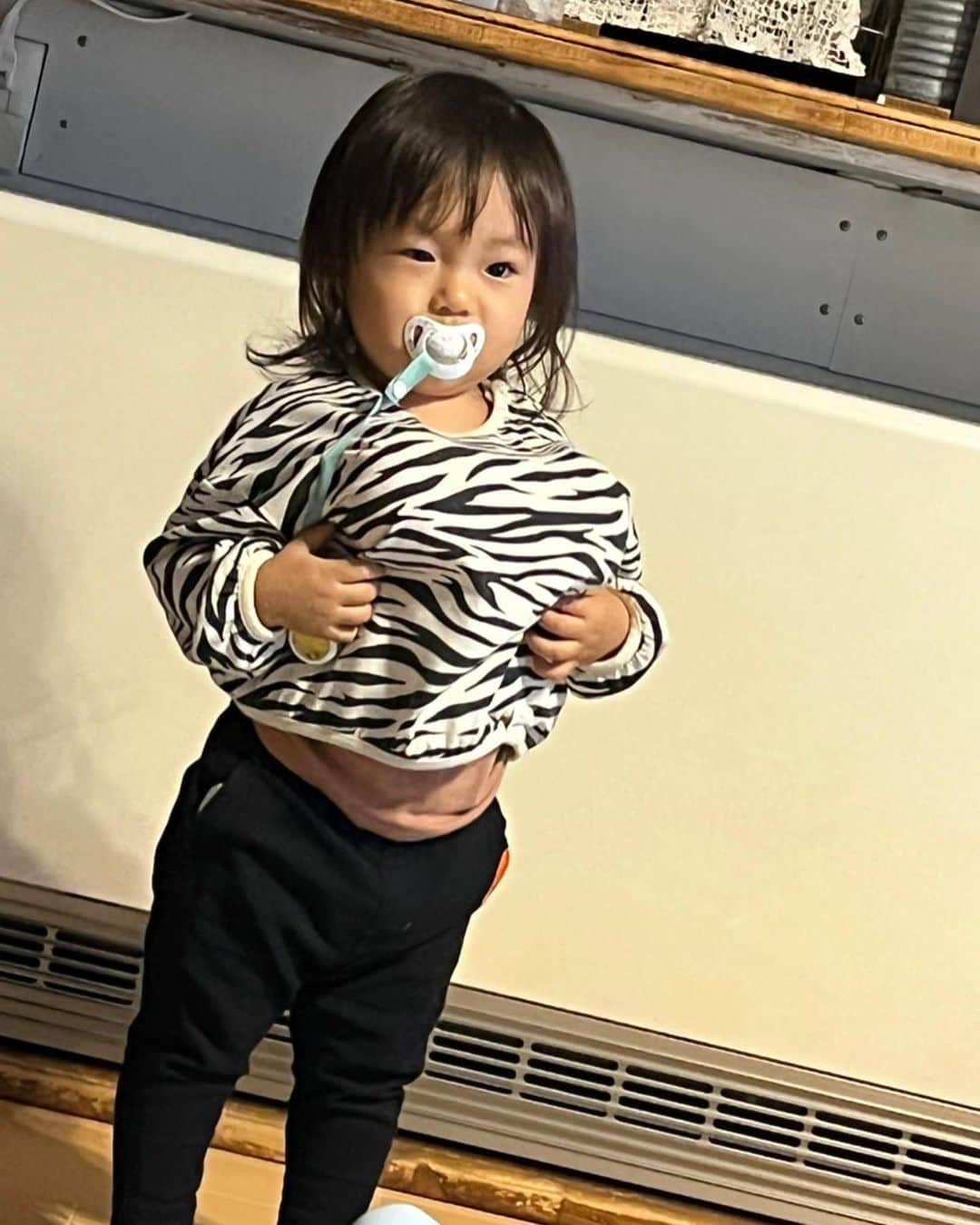 大石ほのかのインスタグラム：「2022.11.21.2y ママーボール入れてー 巨乳〜おっぱい〜  🤣🤣🤣   #2歳 #男の子 #2歳男の子 #ママ #男の子ママ #子育て #子育て記録 #育児日記 #育児 #成長 #成長記録 #家族 #宝物 #天使 #かわいい #愛おしい #愛してる #funny #family #funnyvideos  #love #lifestyle #instagood  #pretty #cute #photooftheday  #photography  #followforfollowback  #fashion  #fun」