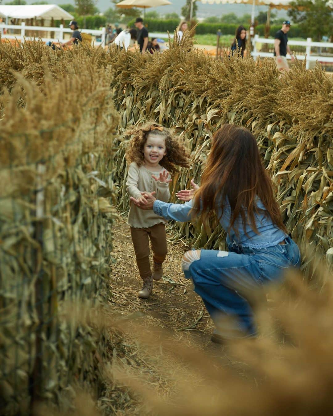 メリッサ・モリナロのインスタグラム：「So many cute moments with the kids these past two months. Seeing their little personalities shine makes my heart melt. I truly love being their Mommy. I just wish I could slow these moments down. Time is flying🥹I never want this time with them to end.」