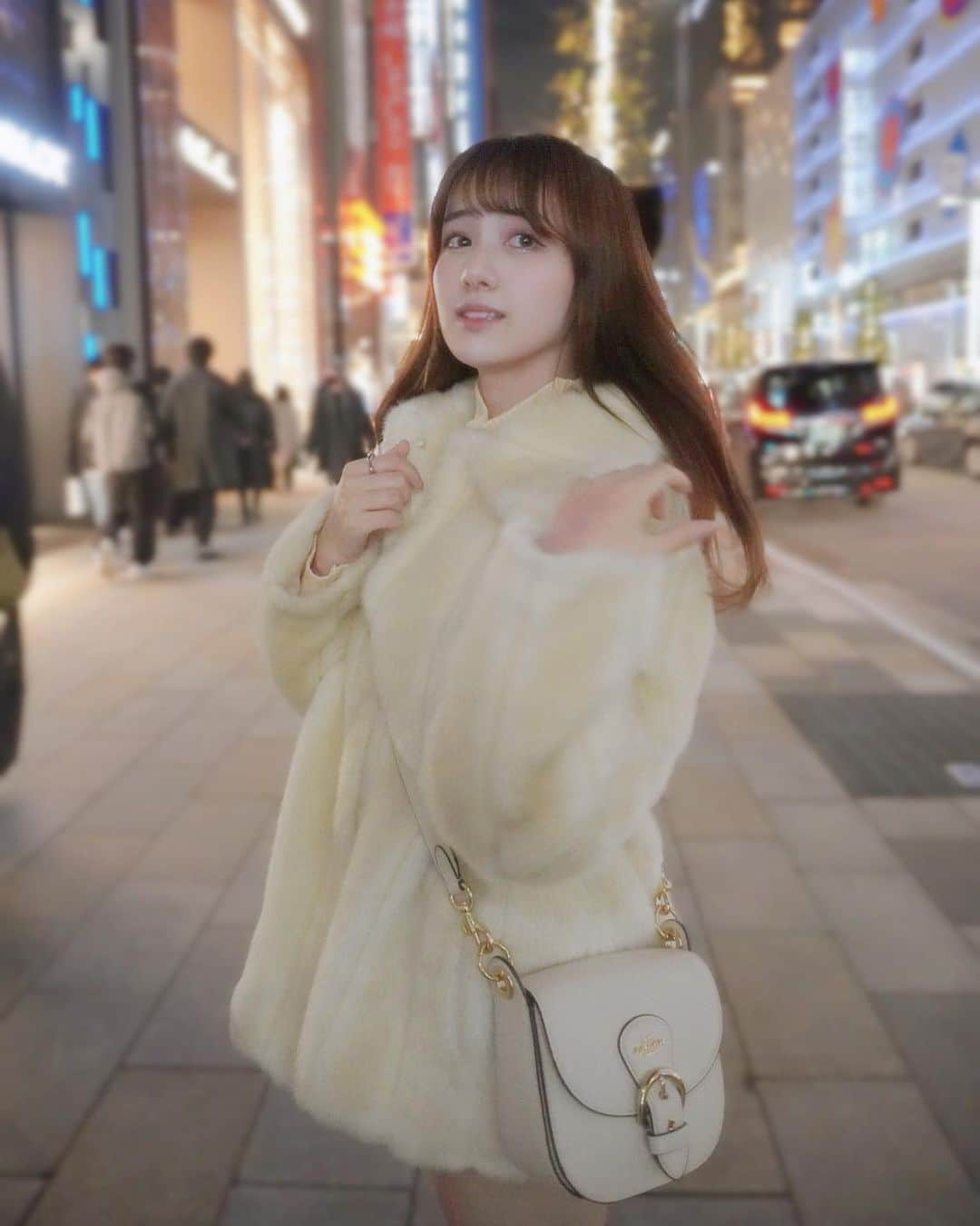 中川梨花のインスタグラム：「. 銀座のイルミネーション綺麗だったよ🐰❄️🤍✨」