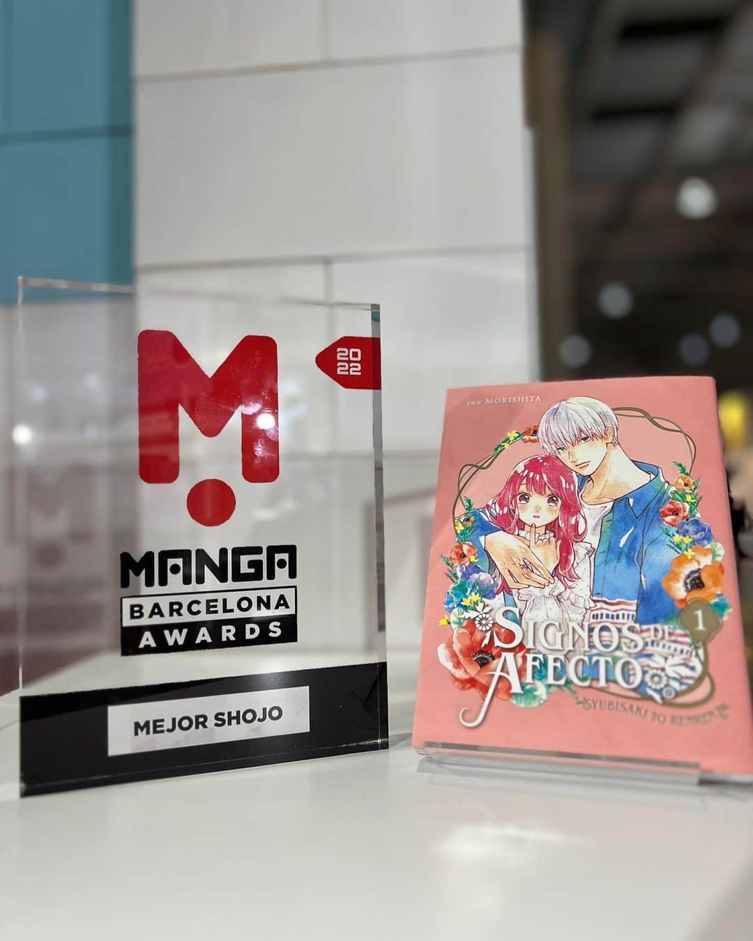 のインスタグラム：「ゆびさきと恋々がMANGABARCELONA2022（マンガバルセロナ2022）にて Ganador al mejor Shojo（最優秀少女マンガ賞） を受賞したそうです ありがとうございます gracias〜♡  #ゆびさきと恋々 #森下suu #signosdeafecto」