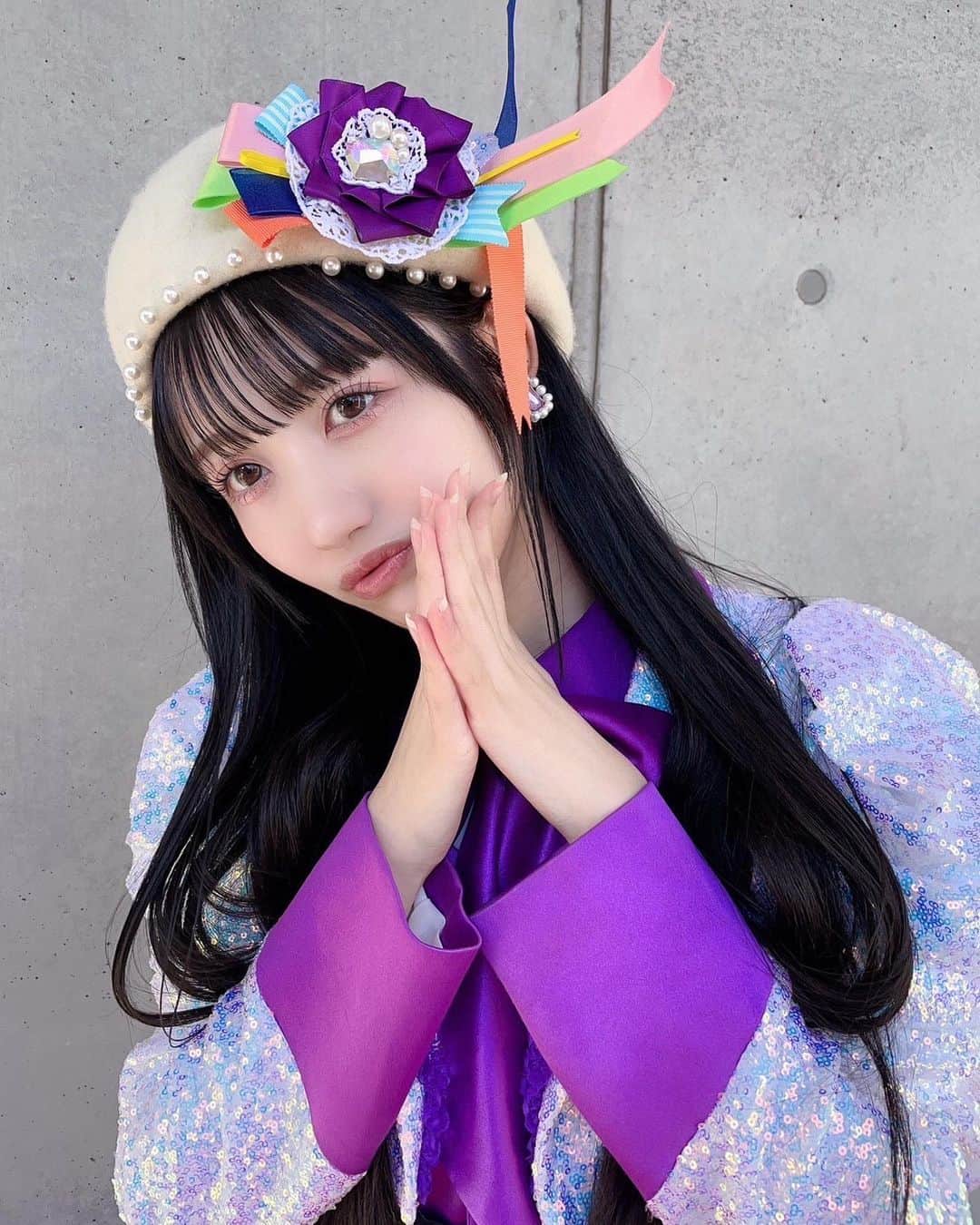 のインスタグラム：「. 2022年 あと少しですね…！ 最後まで皆さんと幸せに走り切りますので、 どうかよろしくお願いします♥️ ⁡ ⁡ 先日 まつ毛と眉毛のメンテナンス行ってきたよう〜過去一気に入ってるかもです☺️ 有難うございました🐈‍⬛ @une_fleur_komugi」