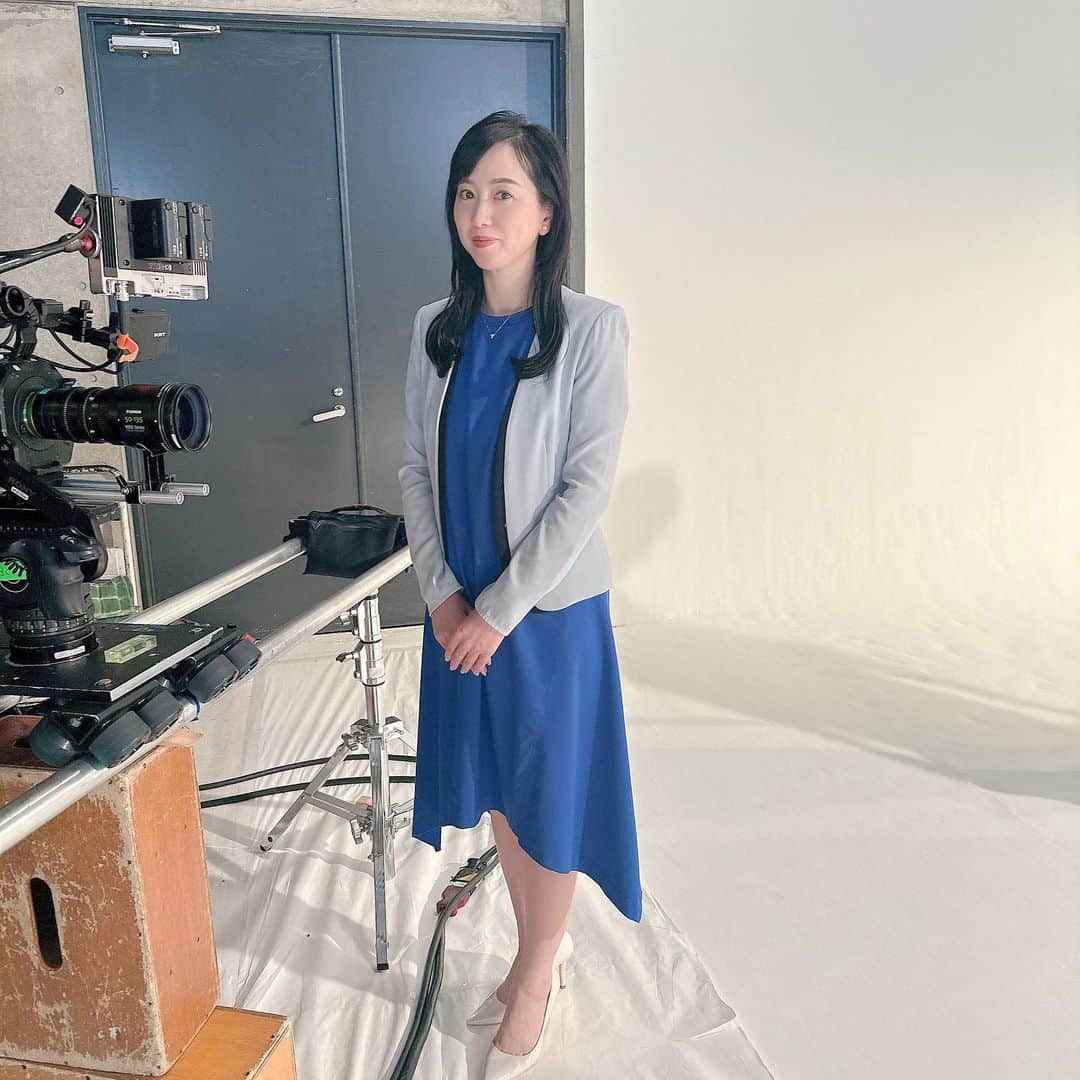 のインスタグラム：「. インタビュー衣装はブルー🫐 カメラはシネマカメラ🎥で撮影して頂きました🎙  #衣装 #インタビュー #ビジネス #アナウンサー #キャスター #カメラ #カメラ好きな人と繋がりたい #江連裕子」