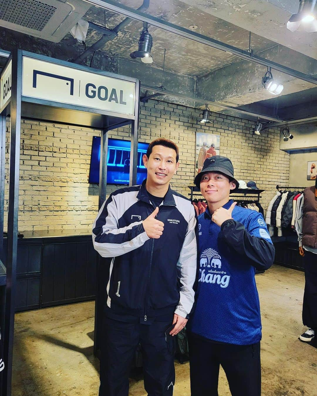 キム・ミンヒョクのインスタグラム：「@goalstudio_korea @goalstudio_flagship @goalstudio_official #골스튜디오가로수길플래그십스토어#2년동안협찬해주셔서감사합니다!!!^^😍👍⚽️굿굿굿!^_^」