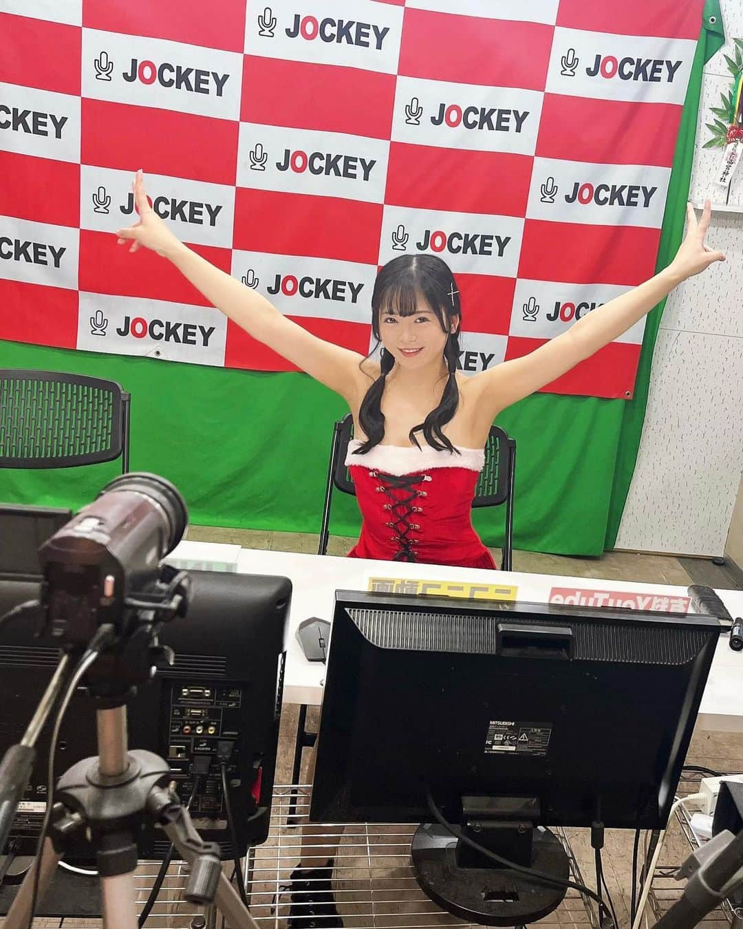 松田つかさのインスタグラム：「.  ニコ生『松田つかさと木佐とも菜の水着・第二部』 最終回のご視聴ありがとうございました！ 全18回、1年半に渡っての放送を一緒に楽しんでくれた 皆さまもありがとうございました🫶🏻  思い出がたくさんだ~楽しかったです☺︎ ＿＿＿＿＿＿＿＿＿＿ ▼DVD 1st『Sweet Temptation -甘い誘惑-』 2nd『禁断の約束』 3rd『つかさだけみて…』 🆕4th『あまあまでえちえち わたしチョロインです』  ▼会える予定 12/18　onedrop個撮【満枠ありがとうございます】 12/24　クリスマスイベント【ご予約受付中】  ▼その他 ○VR 『apartment Days!（act1.act2）』 『ボクの職場の先輩はわからないことをカラダで教えてくれる』 『隣に引っ越してきた寂しがり屋な女の子と過ごすオトナな時間』 『すきま時間』 ○デジタル写真集 ・競これ ・ラブポップグラビア ・つかさだけみて… ・Kiss you 🆕・グラビア学園 ＿＿＿＿＿＿＿＿＿＿ #グラビア #インスタグラビア #競泳水着 #エロ #自拍 #性感 #萌 #偶像 #扎心了 #これがこう #お尻 #sexyhot #japanesegirl #animegirl #pinupgirl #cosplay #sexy #instagravure #셀카 #셀피 #셀카그램 #셀피그램 #얼스타그램#일본사람 #오늘의훈녀 #셀커샷 #셀카놀이 #좋아요 #좋아 #사진」