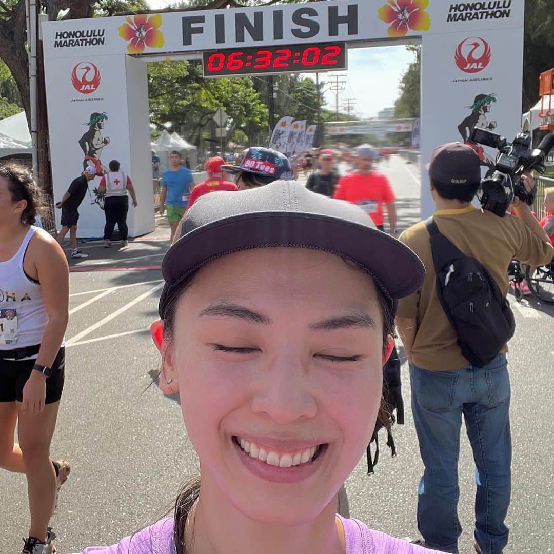 申真衣のインスタグラム：「ダブル ウェアをつけて走ってみた🏃🏻‍♀️ 24時間崩れないの威力を感じました💯 走り終えてポイントメイクして📸  #エスティローダー #esteelauder #ダブルウェアチャレンジ #ダブルウェア」