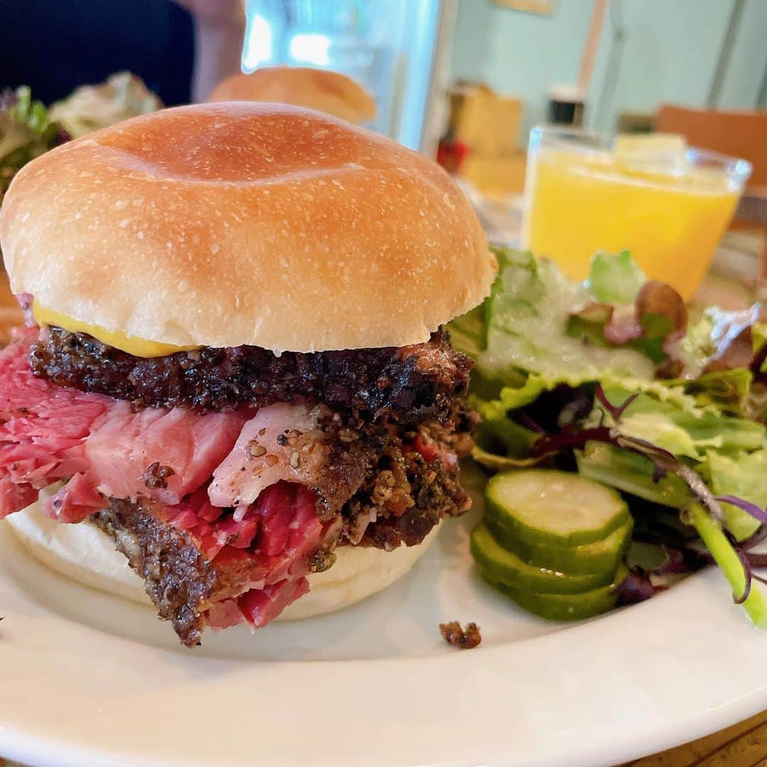 麻倉しずくさんのインスタグラム写真 - (麻倉しずくInstagram)「🍔😋  ももかとランチ♡  フリーマン食堂さんへ✨ めっちゃ美味しかった🤤 幡ヶ谷駅初めて降りたけど、おしゃれなお店沢山ありました！！  4時間くらい喋り倒したのに 一緒に写真とるの忘れてた😭 やっぱ同期っていいね、 ほんと話したいこと止まらない🤍  #ランチ #フリーマン食堂 #幡ヶ谷」12月13日 18時18分 - shizuku.730