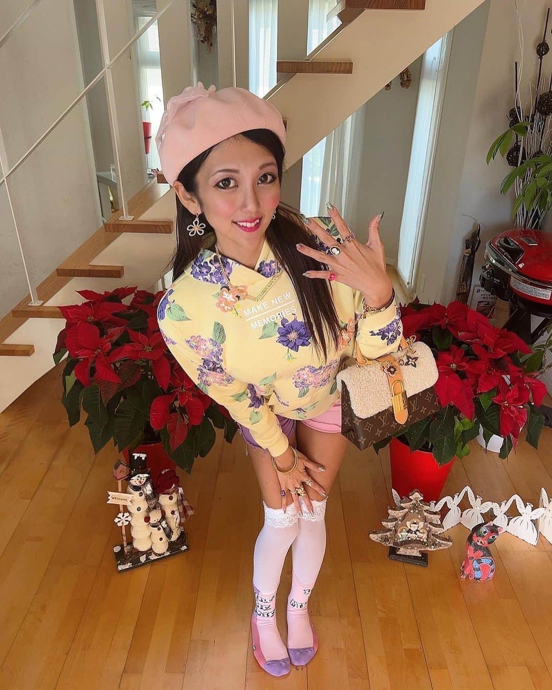 神谷麻美さんのインスタグラム写真 - (神谷麻美Instagram)「#お花 かわいいっ💖🐹🐰💖🌼🌈💖✨」12月13日 18時43分 - asamice428
