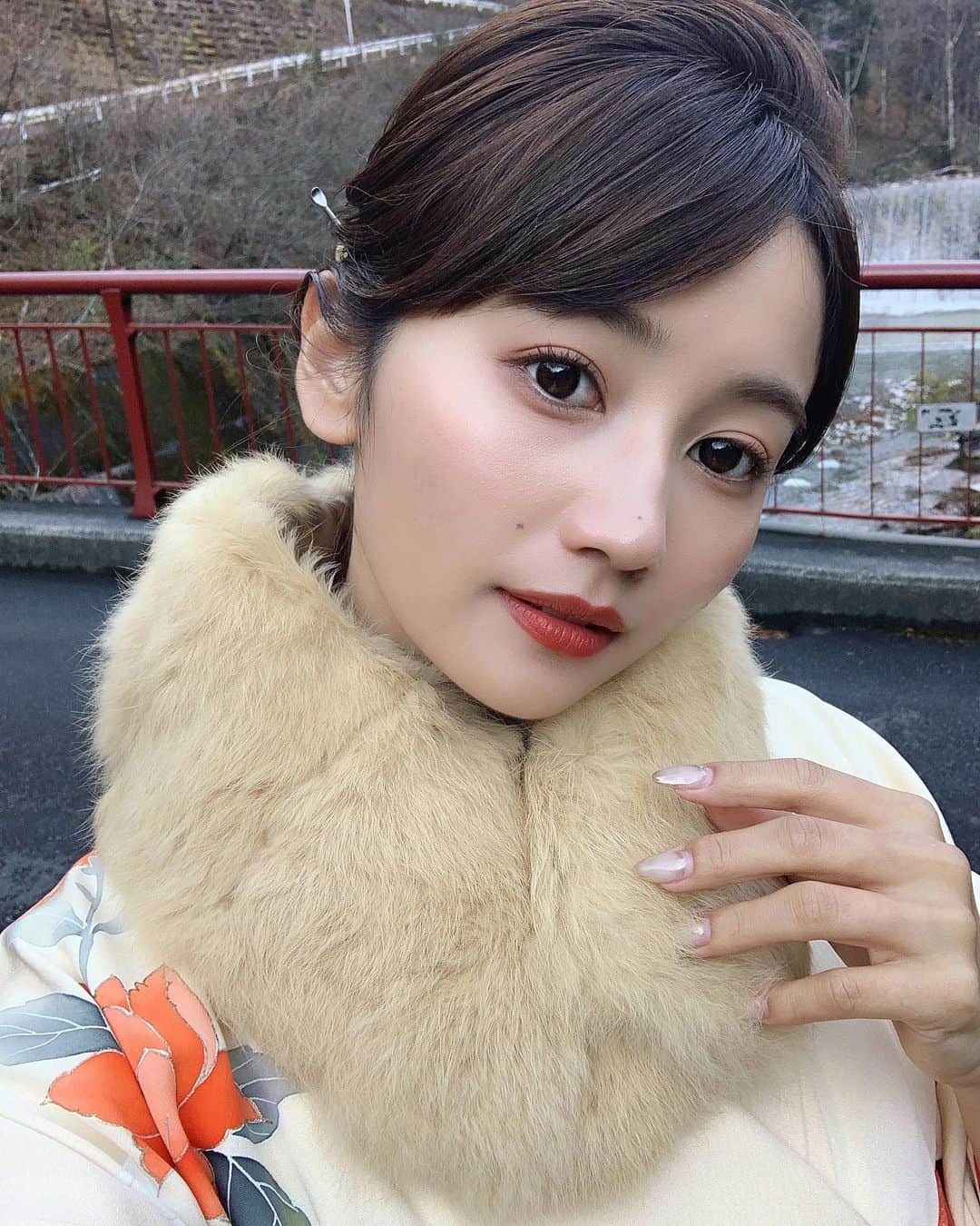 細沼紗花のインスタグラム：「.  温泉地でお着物っていいよね♨️  . #着物#着物ヘア#着物ヘアアレンジ #温泉#四万温泉」